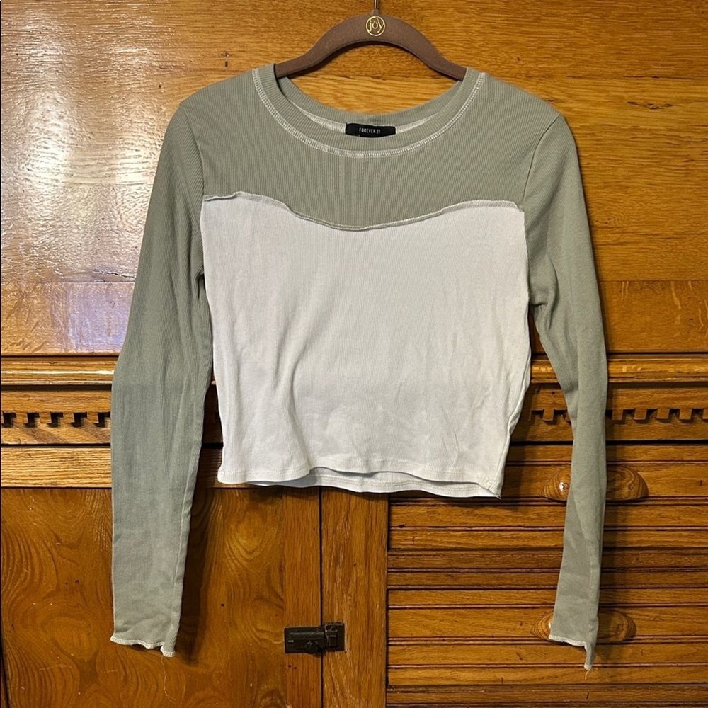 Forever 21 Y2K Colorblock Ribbed Crop Top Sage Green‎ White Long Sleeve Acubi